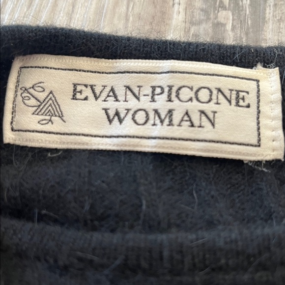 Evan Picone Vintage Black Sweater
Wool Angora Metallic
Floral Sleeves size 2X - Picture 2 of 9